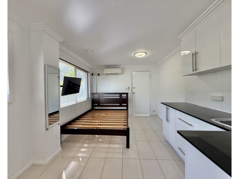 2 Koonan Court, Ashmore QLD 4214