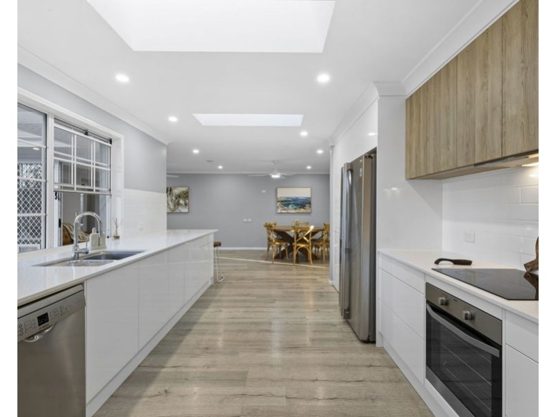 16 Manly Drive, Robina QLD 4226