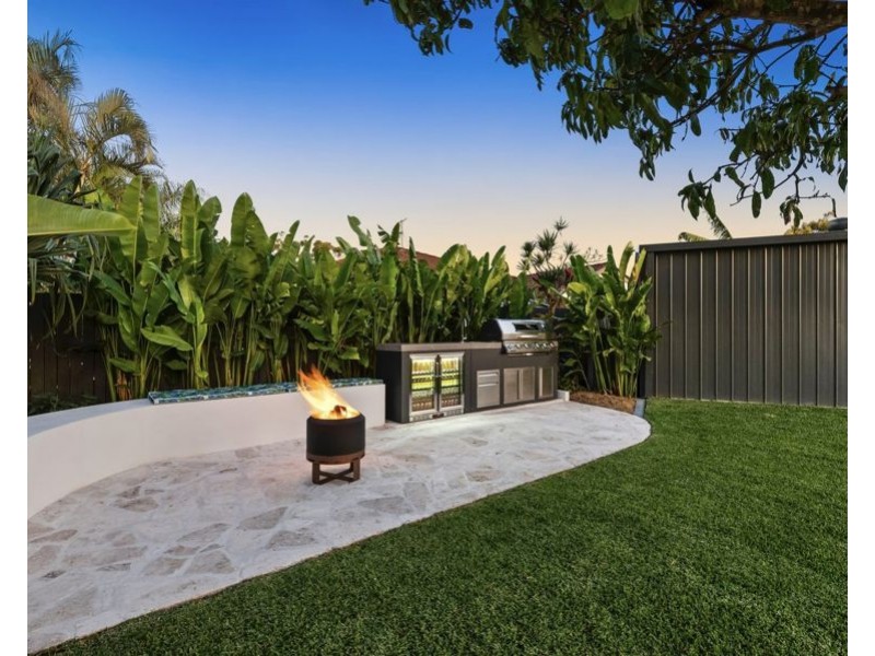 16 Manly Drive, Robina QLD 4226