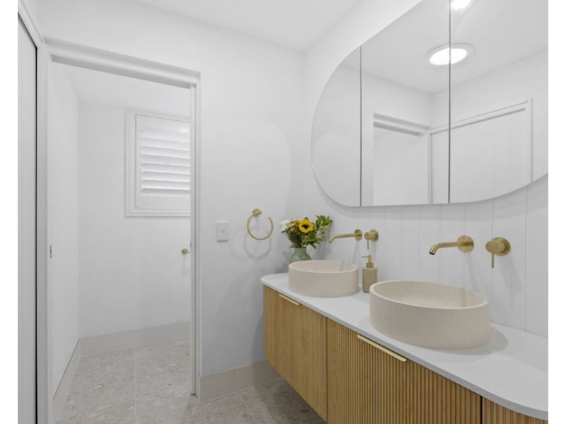 16 Manly Drive, Robina QLD 4226