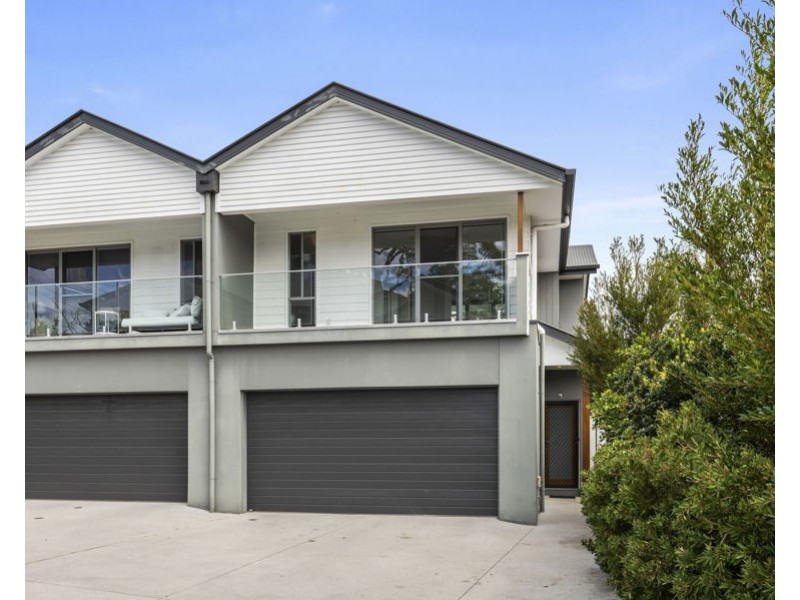 3/2 Pilgrim Place, Southport QLD 4215