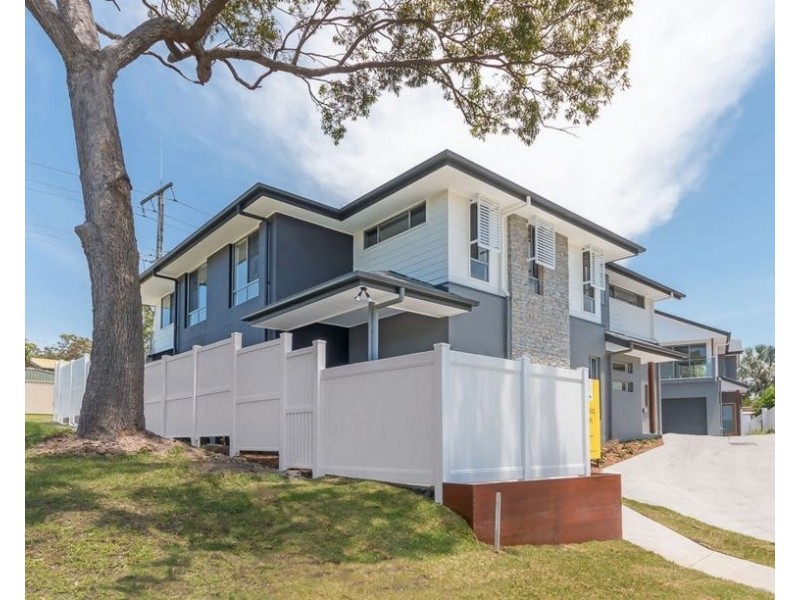 3/2 Pilgrim Place, Southport QLD 4215