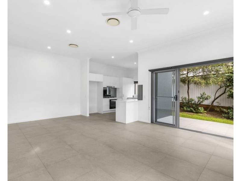 3/2 Pilgrim Place, Southport QLD 4215