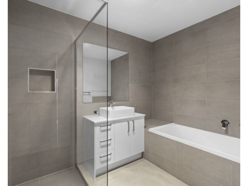3/2 Pilgrim Place, Southport QLD 4215