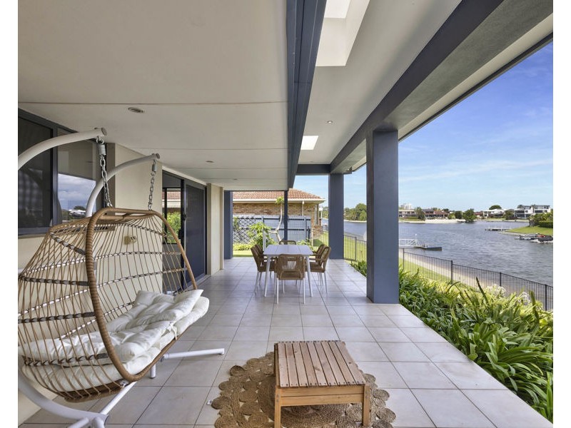 24 Wyuna Street, Broadbeach Waters QLD 4218