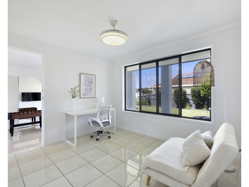 24 Wyuna Street, Broadbeach Waters QLD 4218