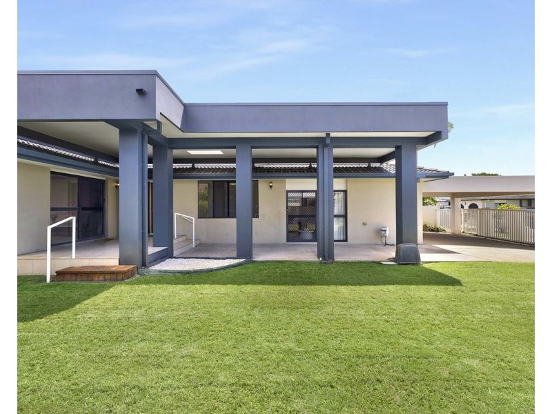 24 Wyuna Street, Broadbeach Waters QLD 4218