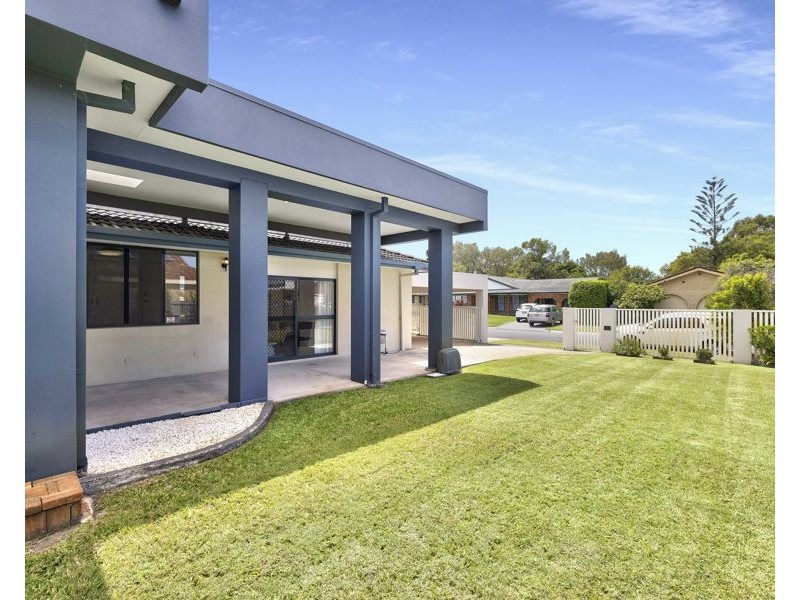24 Wyuna Street, Broadbeach Waters QLD 4218