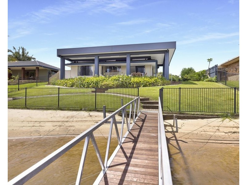 24 Wyuna Street, Broadbeach Waters QLD 4218
