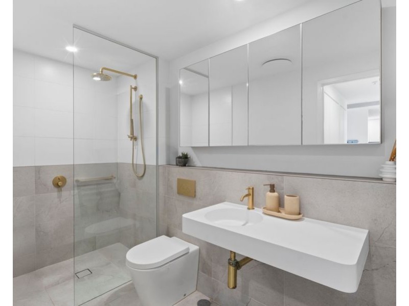 505/372 Marine Parade, Labrador QLD 4215