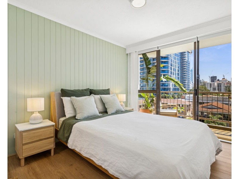 18/22 Armrick Avenue, Broadbeach QLD 4218