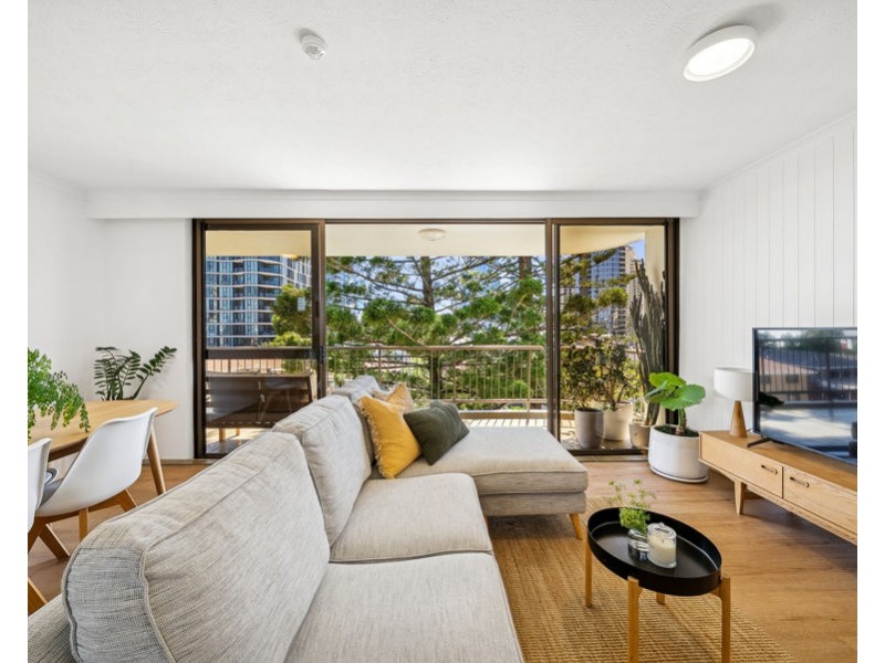 18/22 Armrick Avenue, Broadbeach QLD 4218