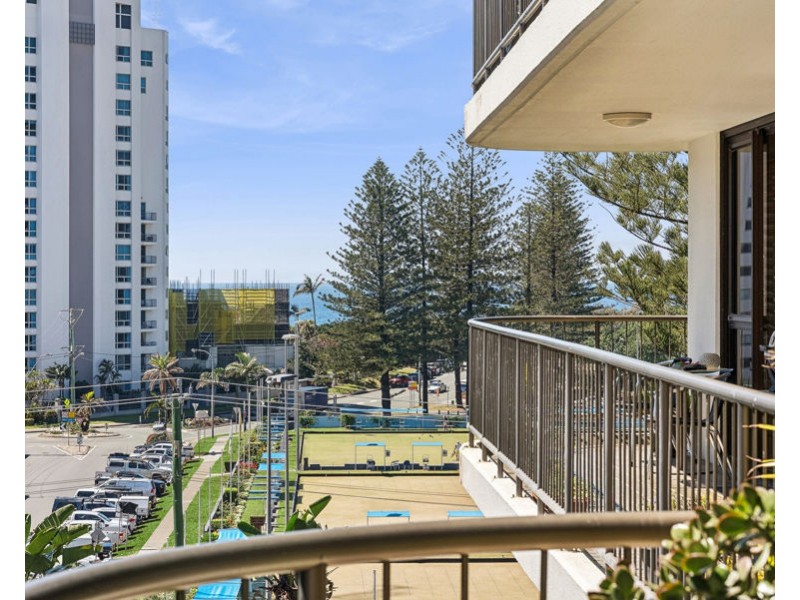 18/22 Armrick Avenue, Broadbeach QLD 4218