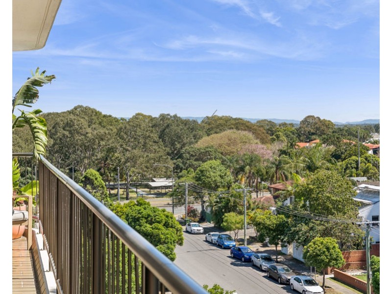 18/22 Armrick Avenue, Broadbeach QLD 4218