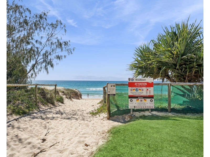 18/22 Armrick Avenue, Broadbeach QLD 4218