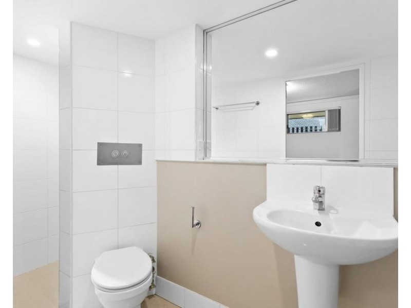 2/148 High Street, Southport QLD 4215