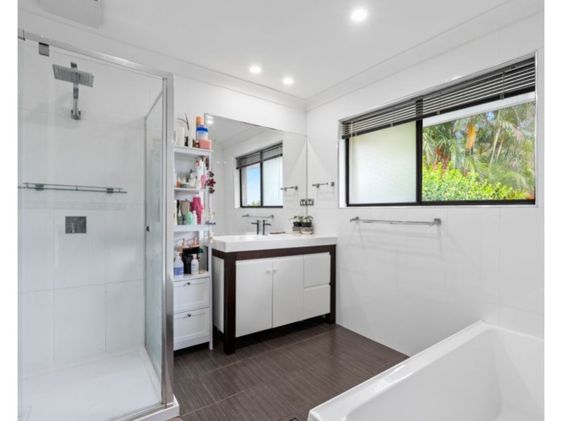 159 Alexander Drive, Highland Park QLD 4211