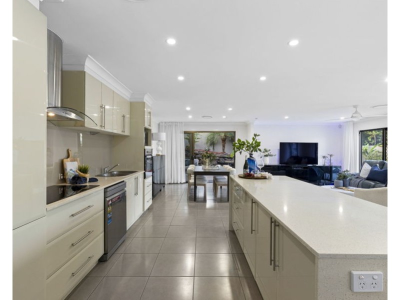 33 Manly Drive, Robina QLD 4226