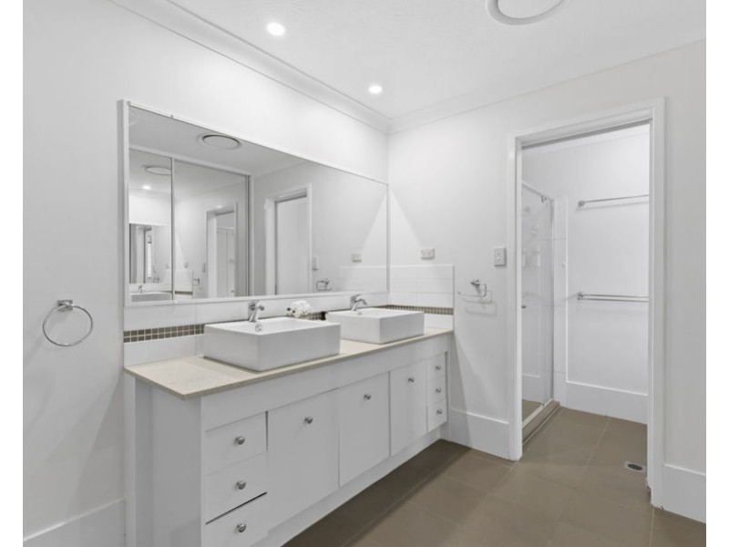 33 Manly Drive, Robina QLD 4226
