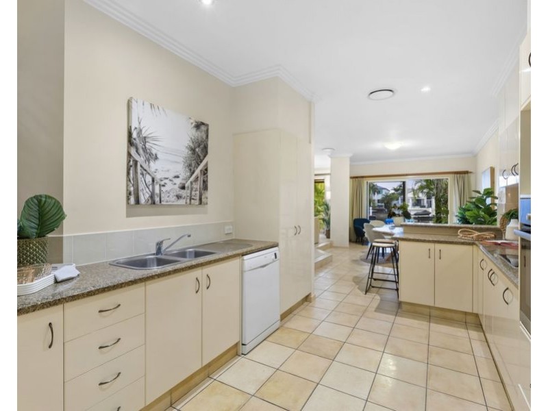 29/76 Bayview Street, Runaway Bay QLD 4216