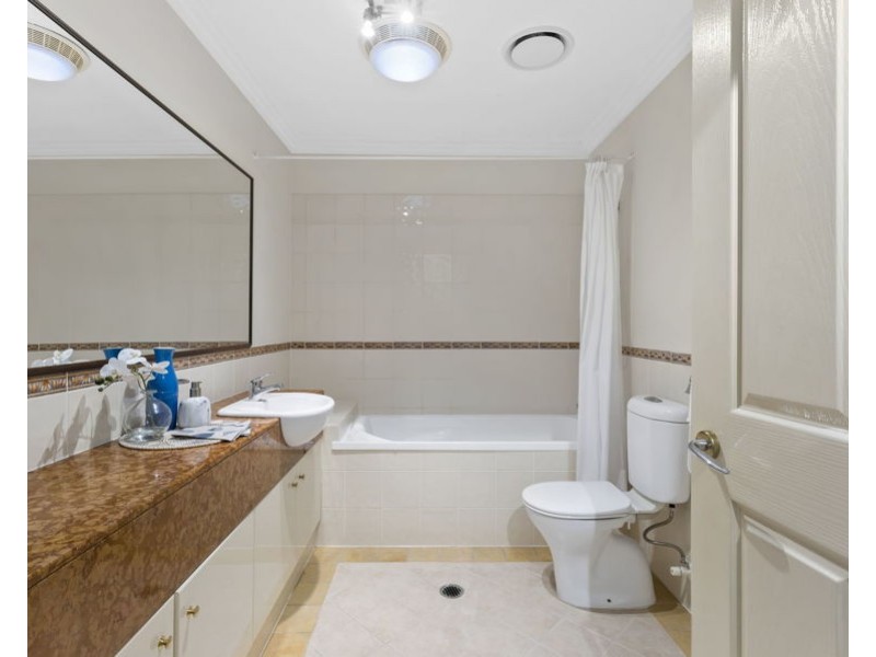 29/76 Bayview Street, Runaway Bay QLD 4216