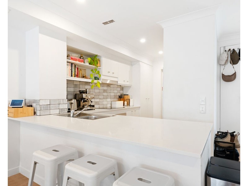 82/215 Cottesloe Drive, Mermaid Waters QLD 4218