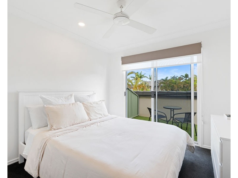 82/215 Cottesloe Drive, Mermaid Waters QLD 4218