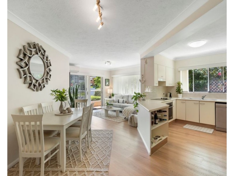 2/14 Rosewood Avenue, Broadbeach QLD 4218