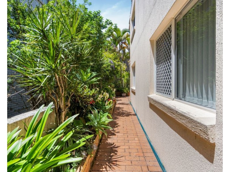 2/14 Rosewood Avenue, Broadbeach QLD 4218