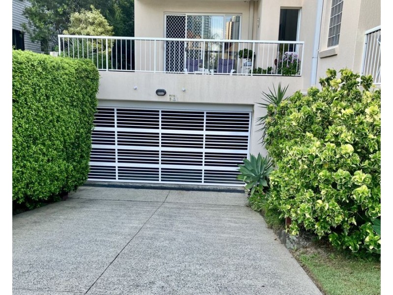 2/14 Rosewood Avenue, Broadbeach QLD 4218