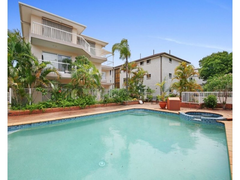 2/14 Rosewood Avenue, Broadbeach QLD 4218