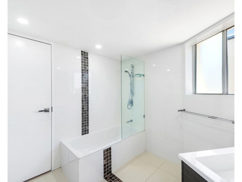 35/37 Bayview Street, Runaway Bay QLD 4216