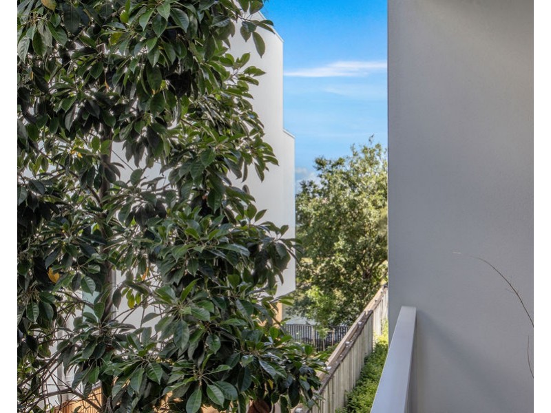 1212/6-8 Waterford Court, Bundall QLD 4217