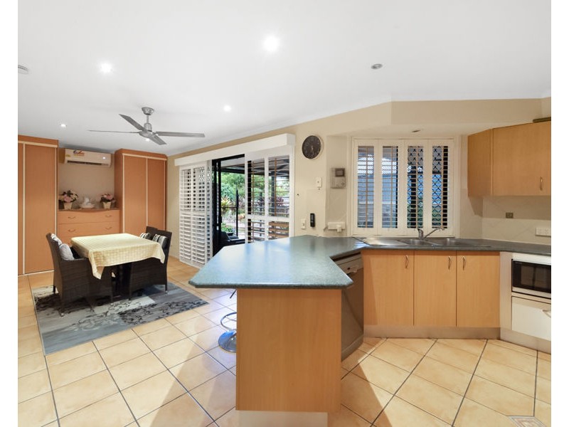 5 Essendon Close, Arundel QLD 4214