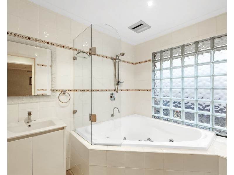 5 Essendon Close, Arundel QLD 4214
