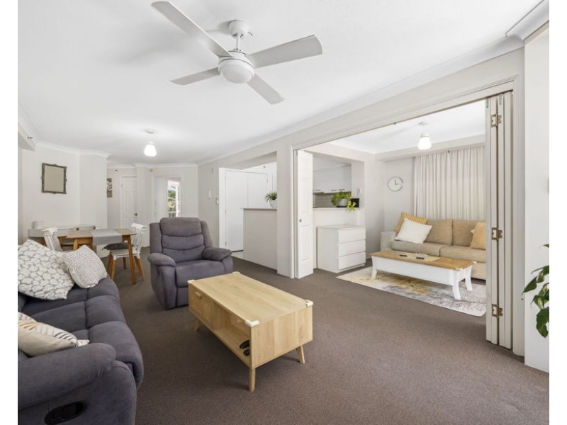 1021/2633 Gold Coast Highway, Broadbeach QLD 4218