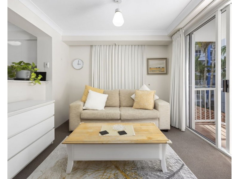 1021/2633 Gold Coast Highway, Broadbeach QLD 4218