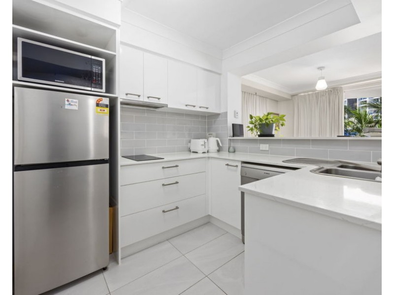 1021/2633 Gold Coast Highway, Broadbeach QLD 4218