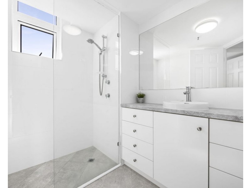 1021/2633 Gold Coast Highway, Broadbeach QLD 4218