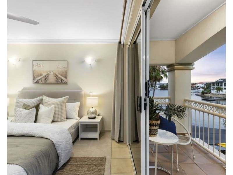 29/76 Bayview Street, Runaway Bay QLD 4216