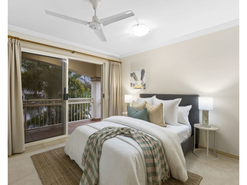 29/76 Bayview Street, Runaway Bay QLD 4216