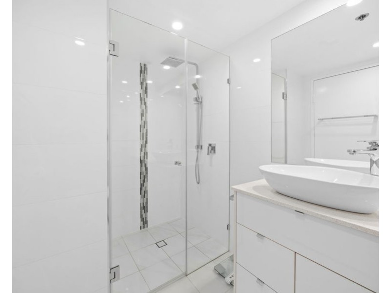 178/2 Admiralty Drive, Paradise Waters QLD 4217