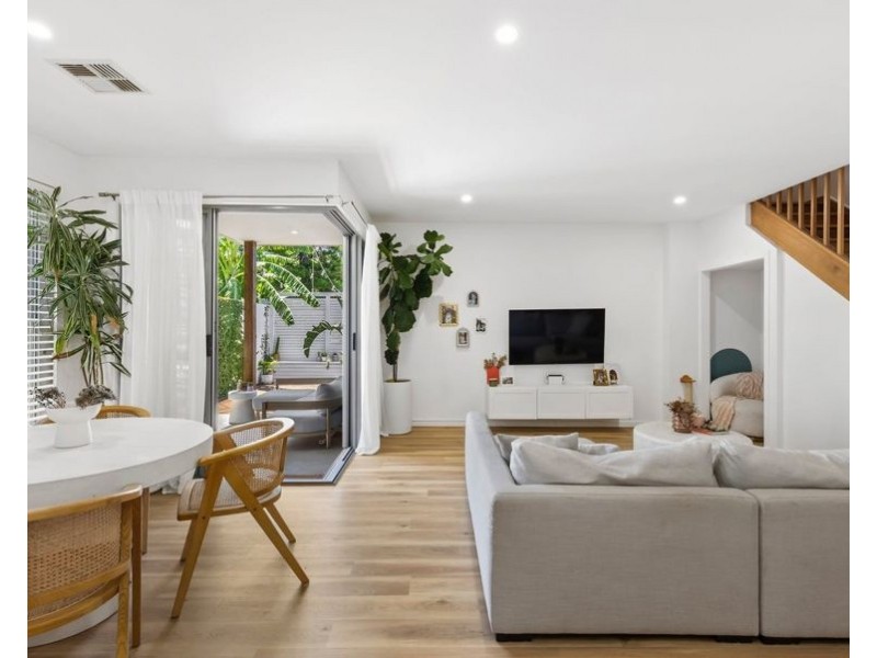 3/7 Bambarra Street, Southport QLD 4215