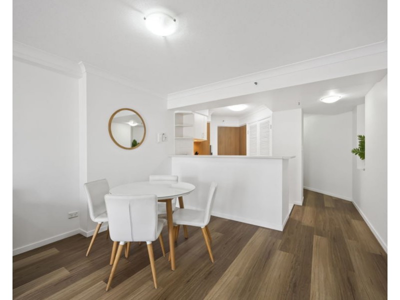 1076/2623-2633 Gold Coast Highway, Broadbeach QLD 4218