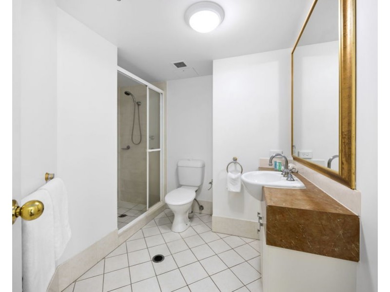 1076/2623-2633 Gold Coast Highway, Broadbeach QLD 4218