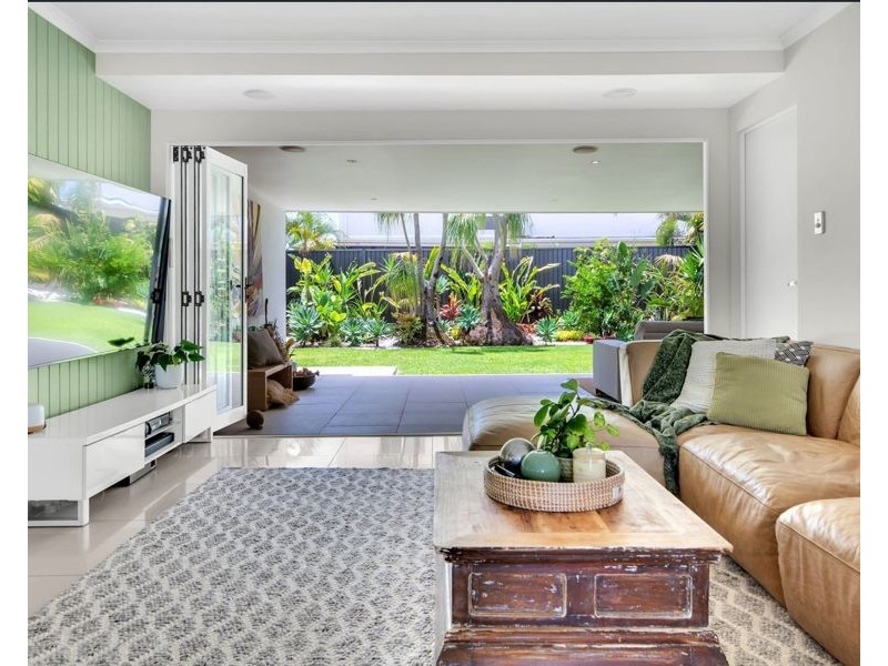 103 Monaco Street, Broadbeach Waters QLD 4218