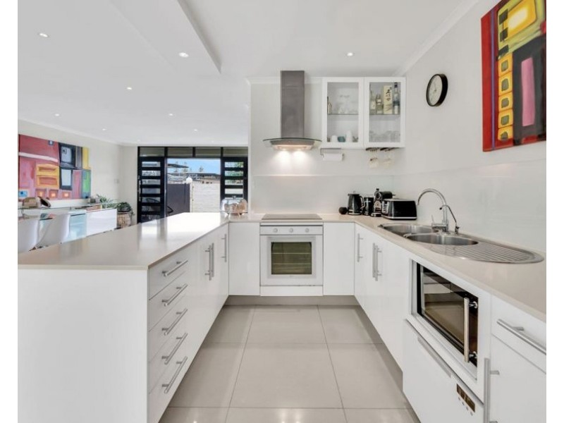 103 Monaco Street, Broadbeach Waters QLD 4218