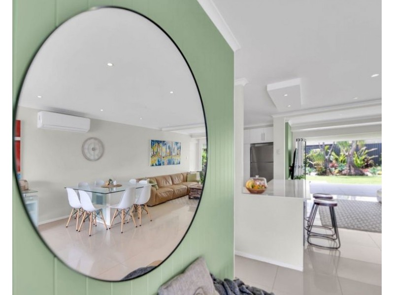 103 Monaco Street, Broadbeach Waters QLD 4218