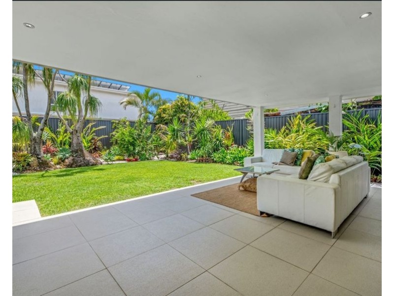 103 Monaco Street, Broadbeach Waters QLD 4218