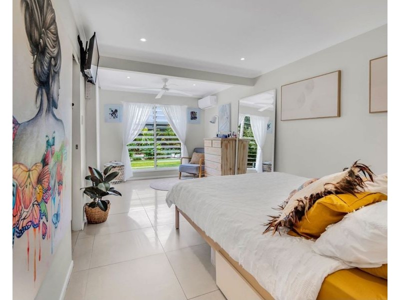 103 Monaco Street, Broadbeach Waters QLD 4218